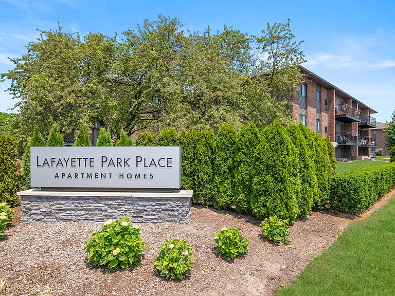 Lafayette Park Place - Detroit, MI — Photo 24