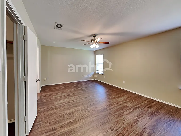 2124 Van Zandt Dr — Photo 9