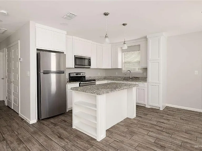 1425 Alta Vista Dr #2 — Photo 3