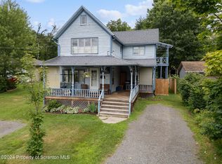 75 Woodlawn Ave, Dallas, PA 18612