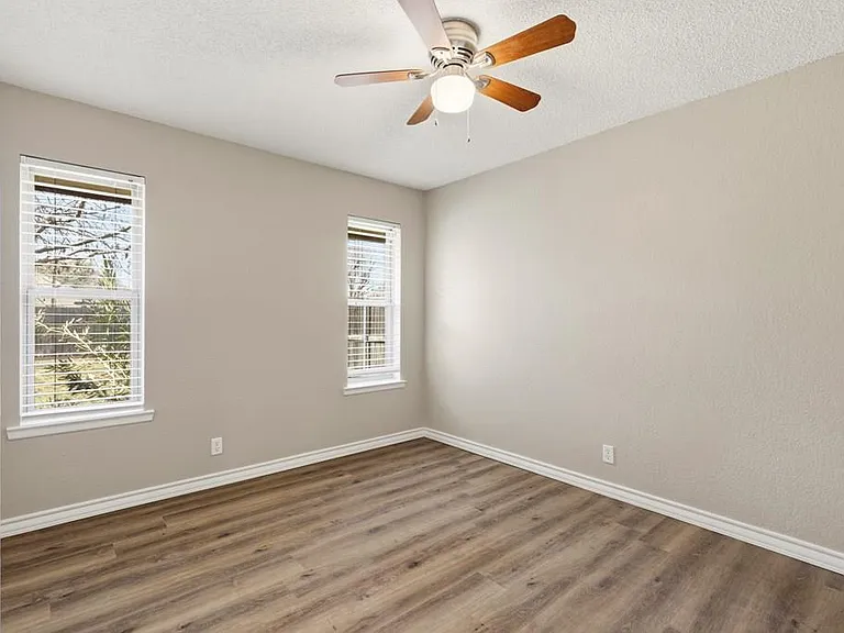 3309 Edgemont Dr — Photo 15