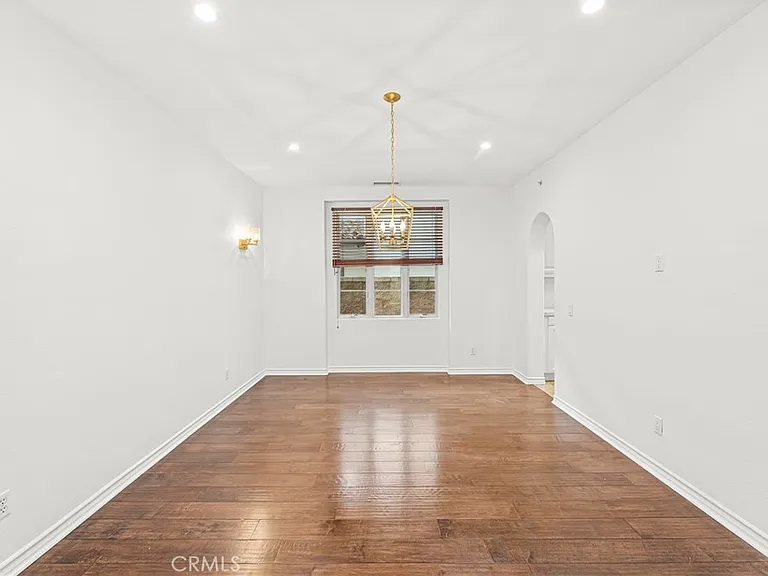 33 Rose Trellis — Photo 18
