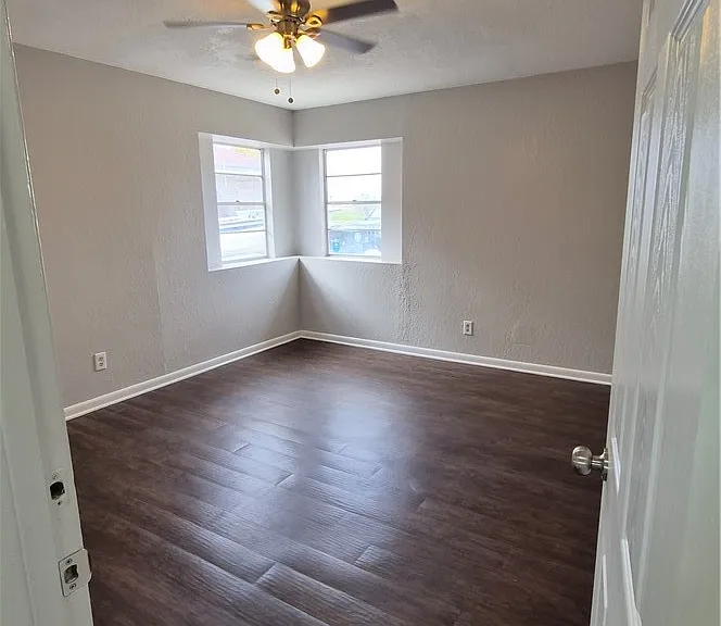 6013 Parkview Dr — Photo 10