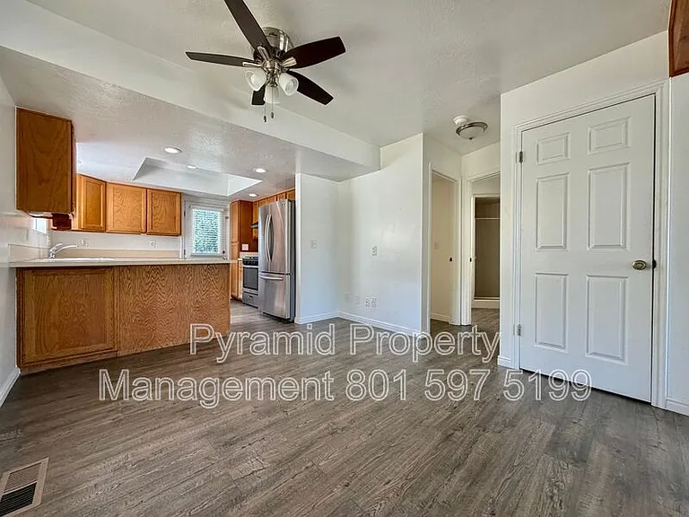 1091 Shepard Ln — Photo 6