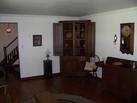 3rd image of 1033 Mountain View Dr