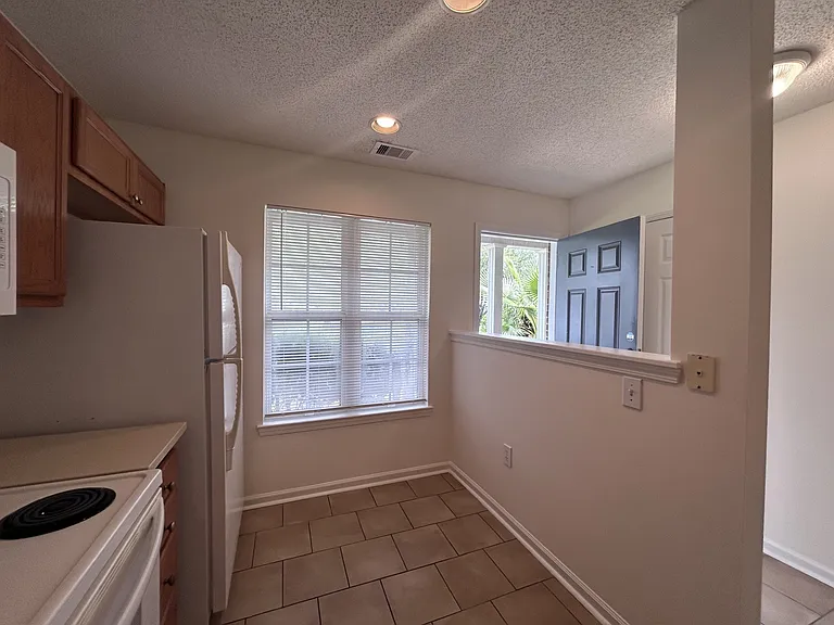 957 Pendant Cir — Photo 7