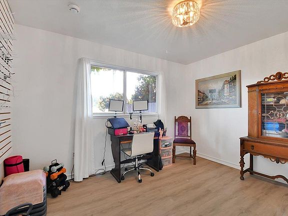 4th image of 2469 Acacia Ave