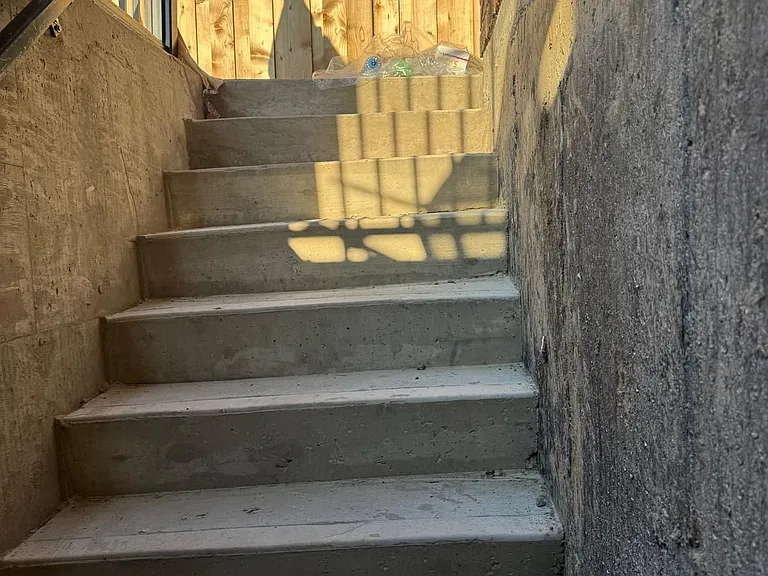 6 Kenneth Ross Bnd — Photo 15