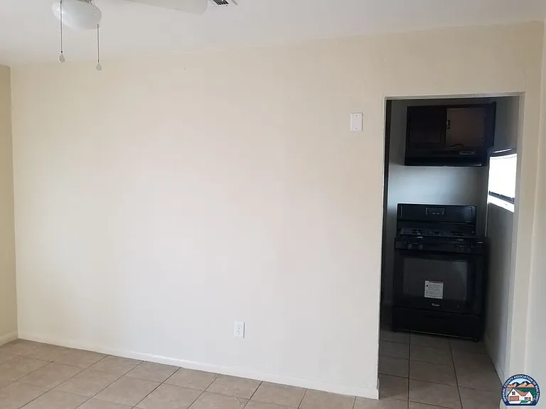 702 Adams Ave #9 — Photo 4