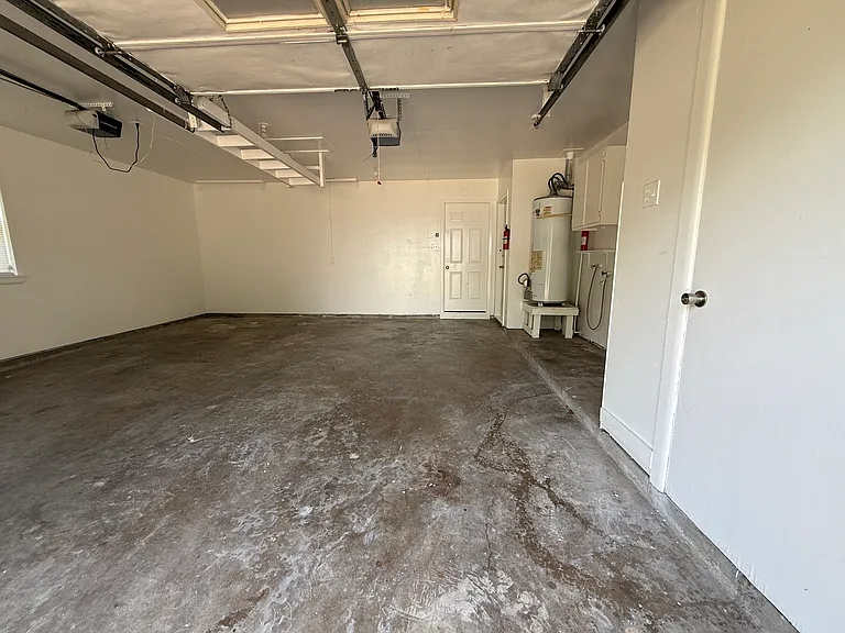 1502 Parkside Dr — Photo 13
