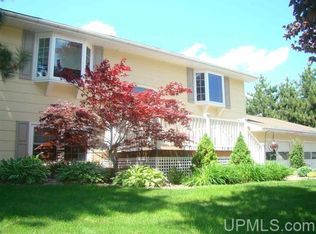 105 Juliet St, Marquette, MI 49855