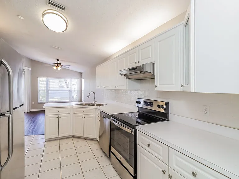 10836 New Brighton Ct — Photo 7