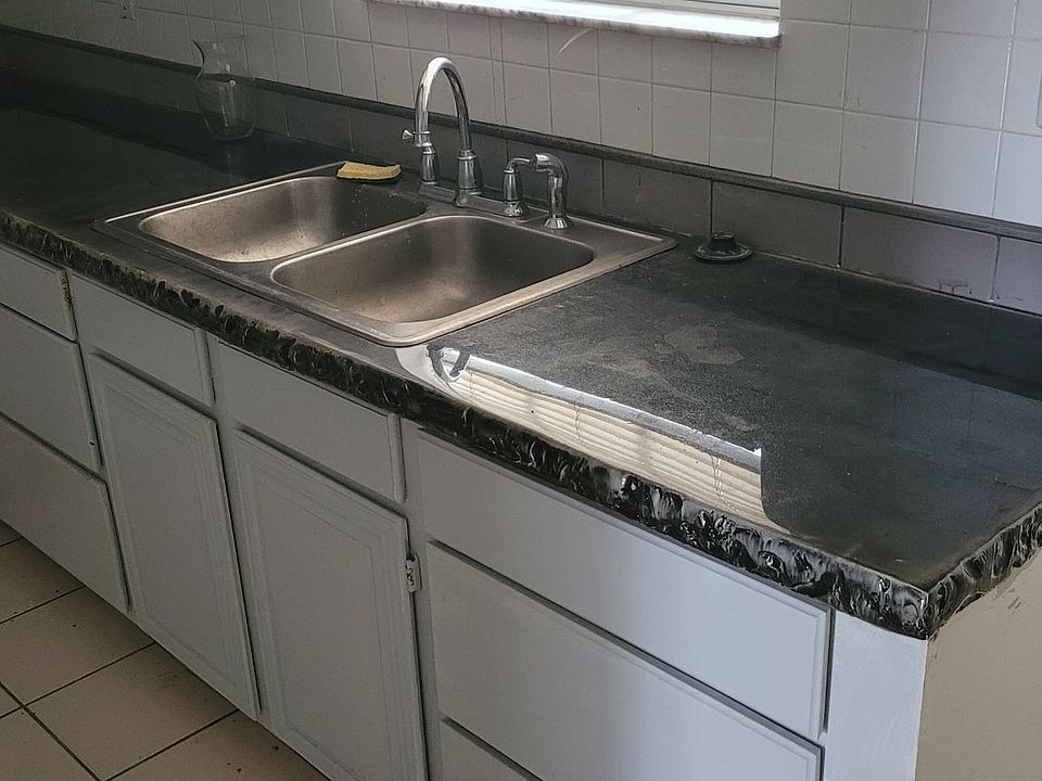 2nd image of 724 Colfax Dr