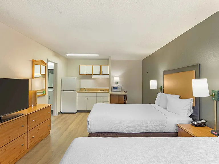 Studio Suite - 2 Full Beds