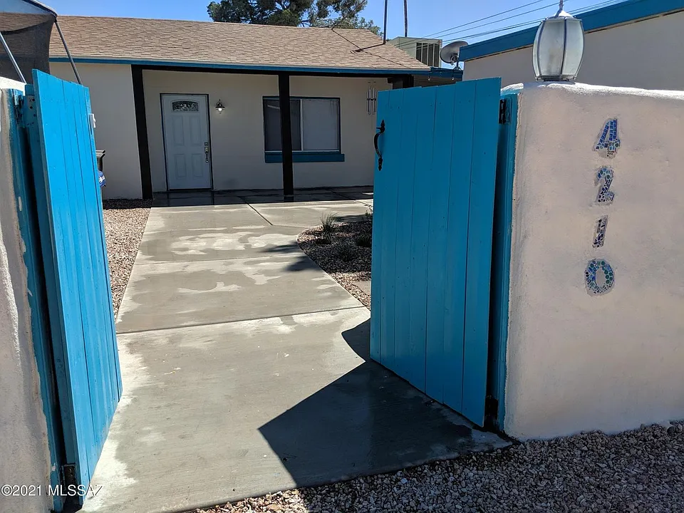 4210 E Santa Barbara Ave