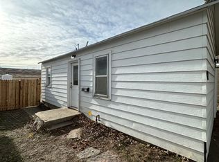 922 W Cedar St, Rawlins, WY 82301