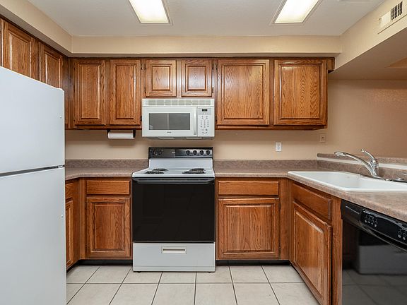 3rd image of 2121 W Union Hills Dr Unit 107