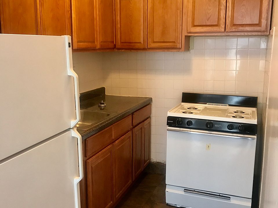 2nd image of 2083 Mohegan Ave APT 5D