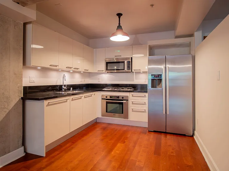 416 S Spring St #205 — Photo 6
