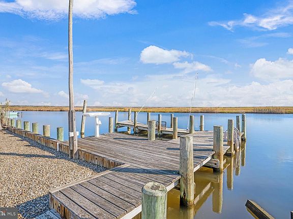 5th image of 322 Dock Rd