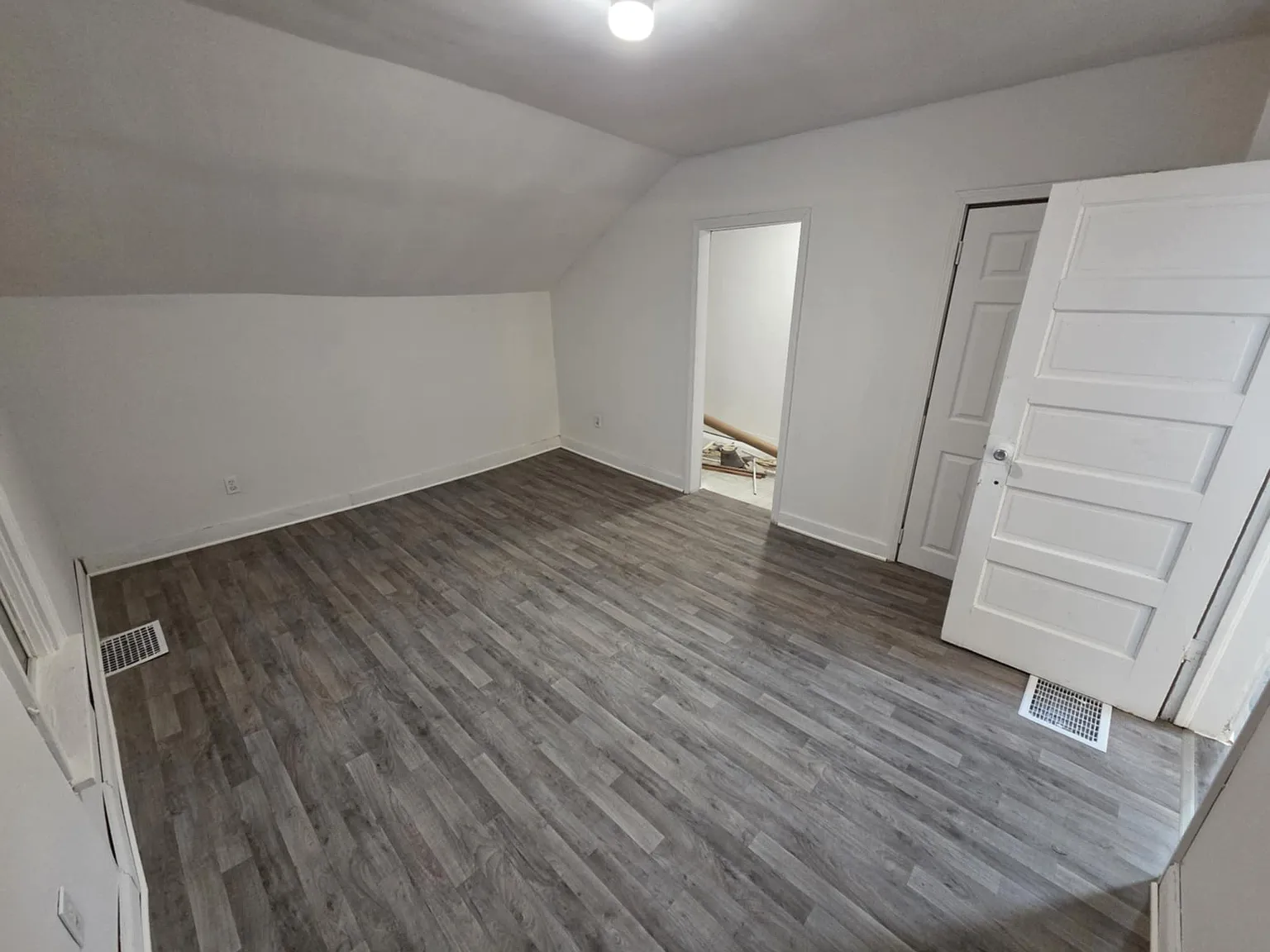 2 bed, 950 sqft, $1,250 — Photo 2