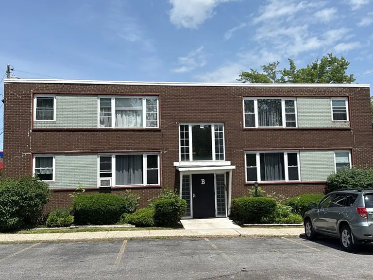 Kensington Apartments — Photo 2
