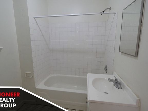 4th image of 730 W Cornelia Ave #730304
