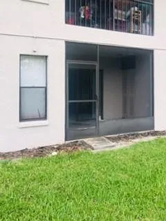 SCREENED IN PATIO. CLOSE TO POOL COMPLEX.