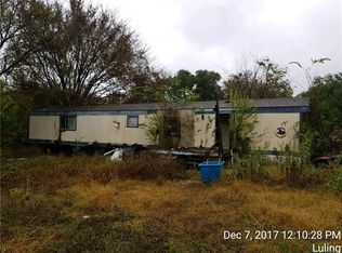 3138 Plant Rd, Luling, TX 78648