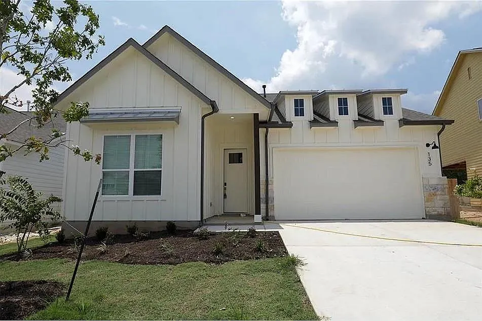 4 bed, 3.0 bath, 2209 sqft, $2,300 — Photo 2