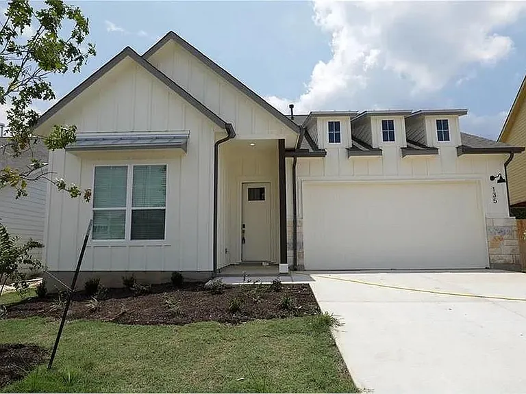 135 Horseshoe Cv — Photo 2