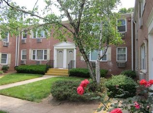 37 York Dr APT 4A, Edison, NJ 08817
