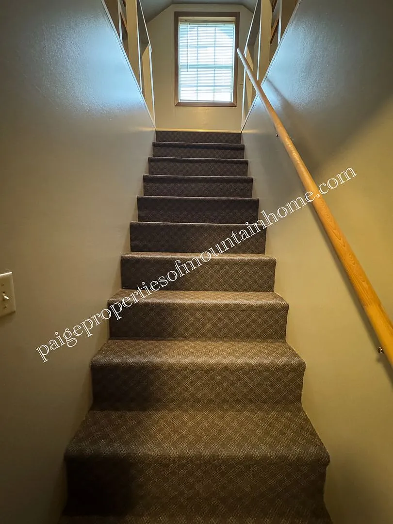 Bright & Updated 2-Bedroom, 2 Bath Home with Garage & Fenced Backyard — Photo 4