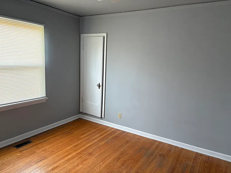 705 NE Dekum St — Photo 4