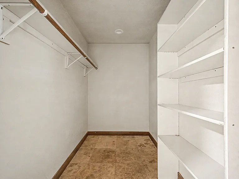 8544 W Holly St — Photo 24