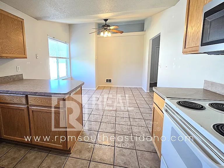 2801 E Chasewood Dr — Photo 13
