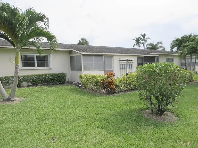 2572 Emory Dr E #J — Photo 12