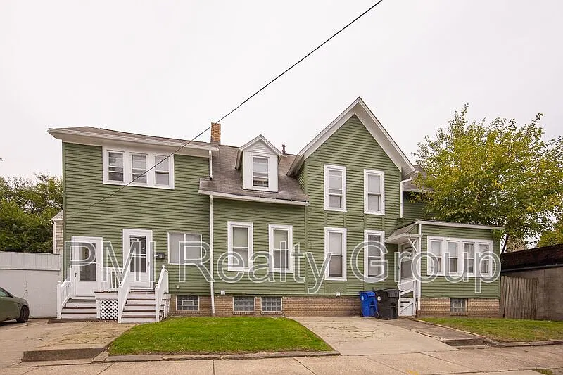 2 bed, 1.0 bath, 964 sqft, $1,100 — Photo 1