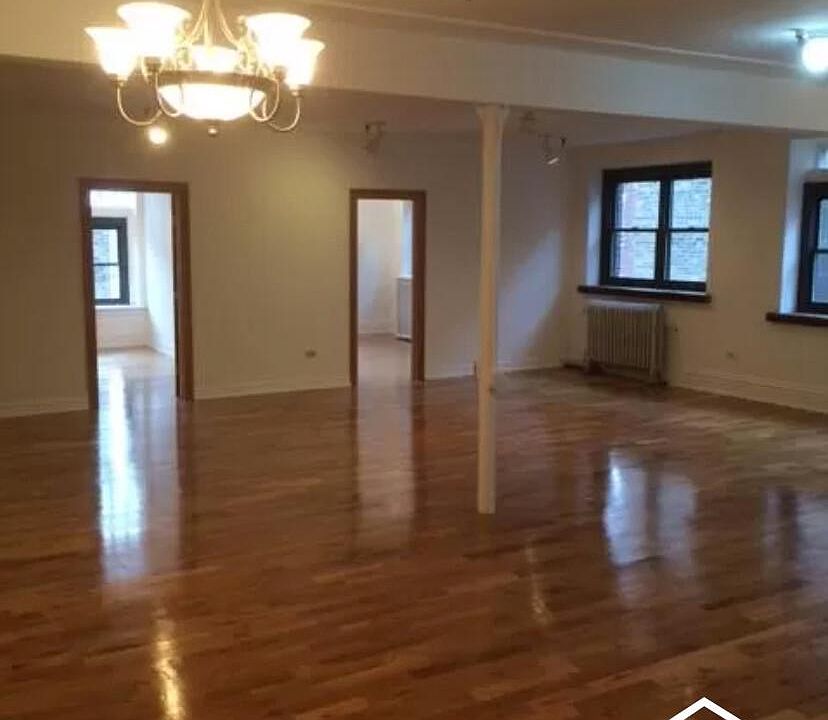 1st image of 3205 N Clark