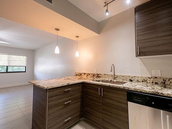5th image of 53 Isle Of Venice Dr #26