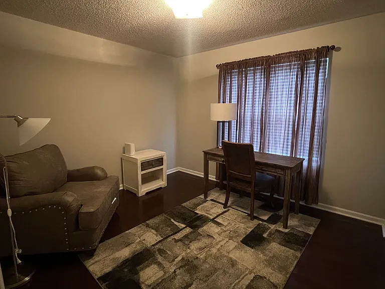 Ashland Manor Dr — Photo 8