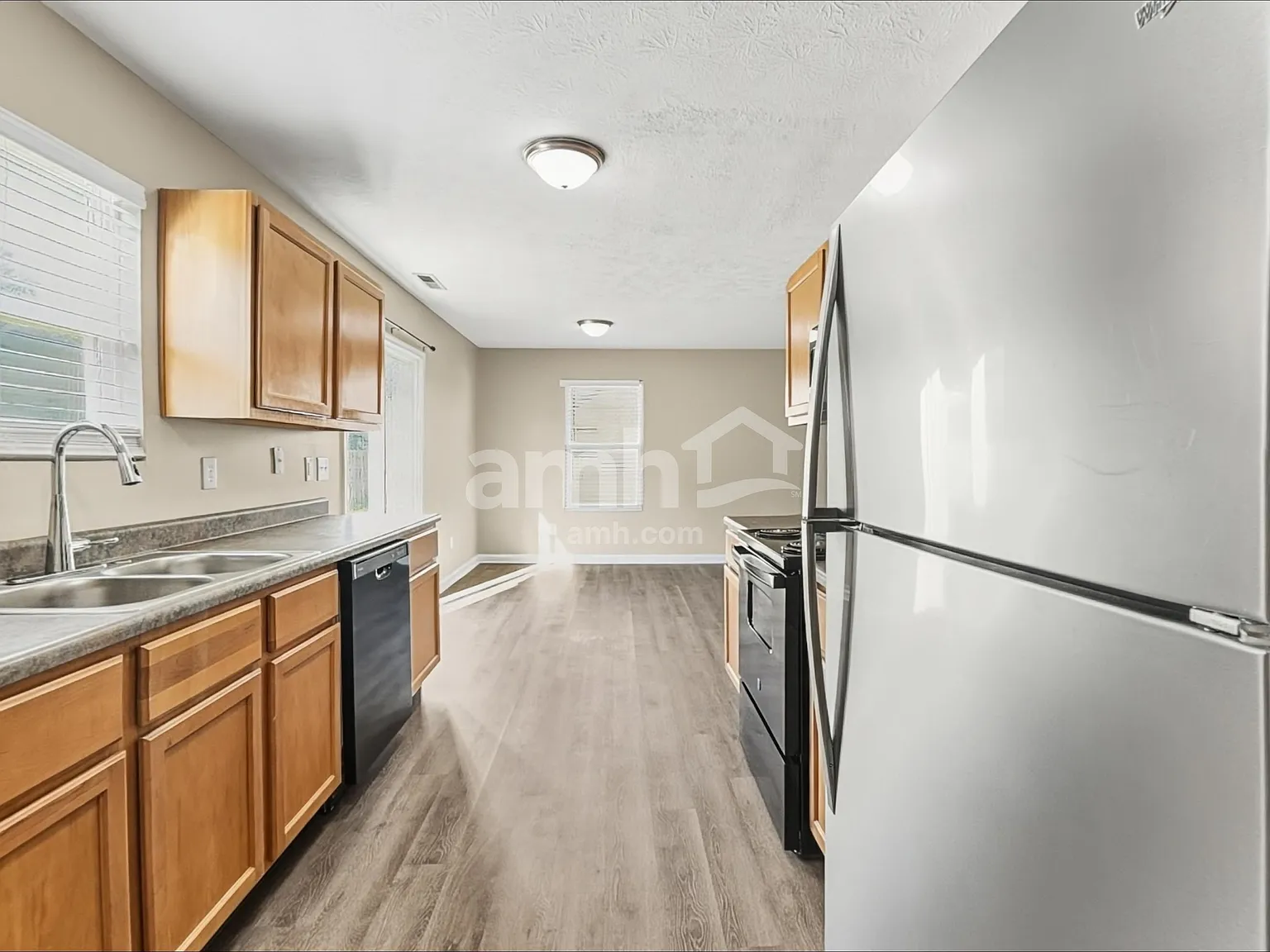 4 bed, 2.5 bath, 1621 sqft, $1,930 — Photo 4