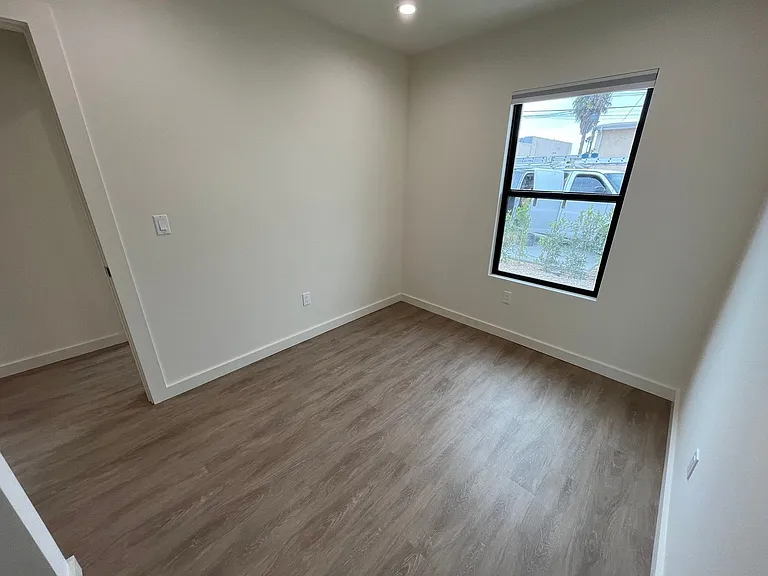 Newly Remodeled 2 Bed 1 Bath Unit in PB — Photo 18