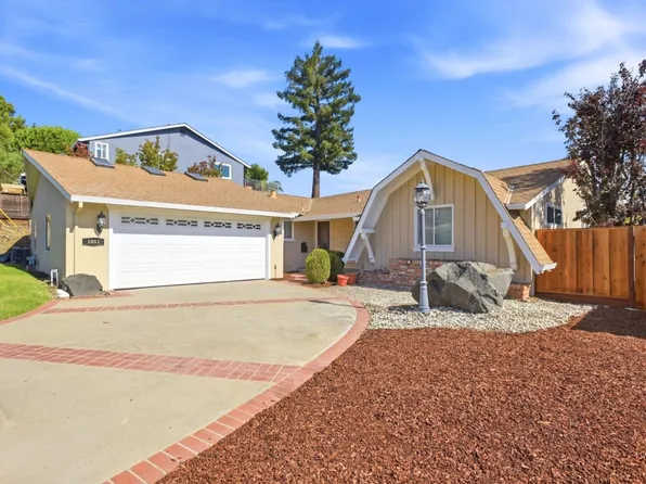 1051 Hewitt Dr, San Carlos, CA 94070