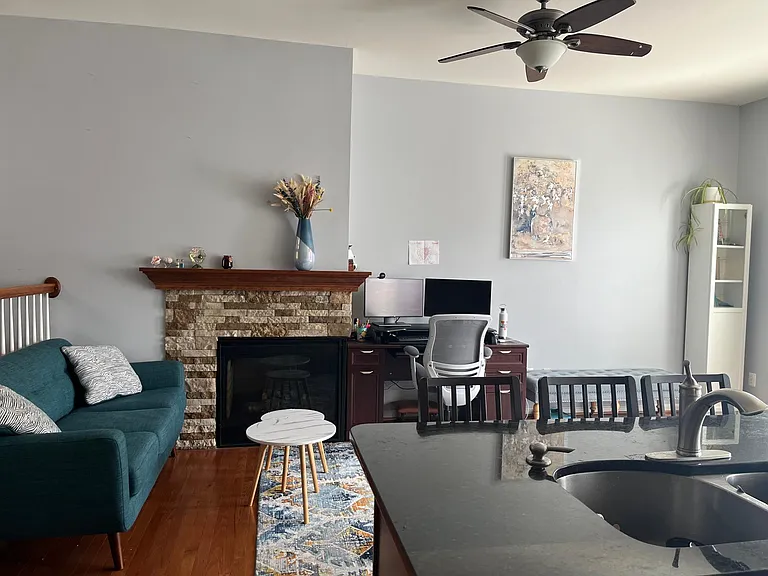 22641 Twitter Sq — Photo 9