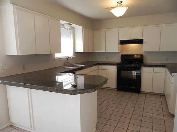 5th image of 2105 W Gary St S