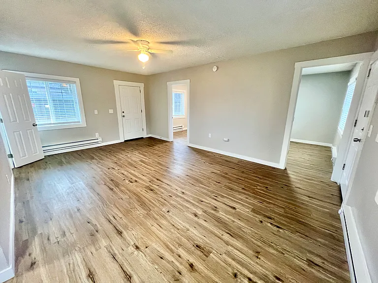 Serrano Gardens Apartments — Photo 12