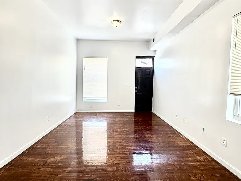 1829 N Port St — Photo 5
