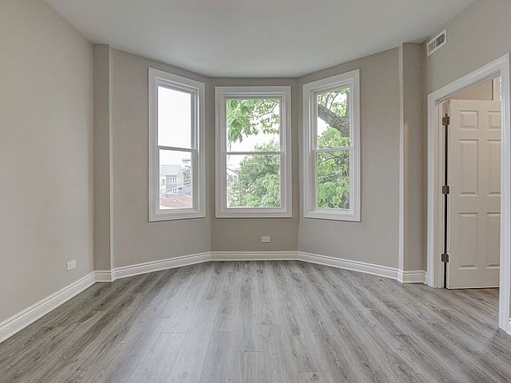 4th image of 2815 N Hamlin Ave #2F