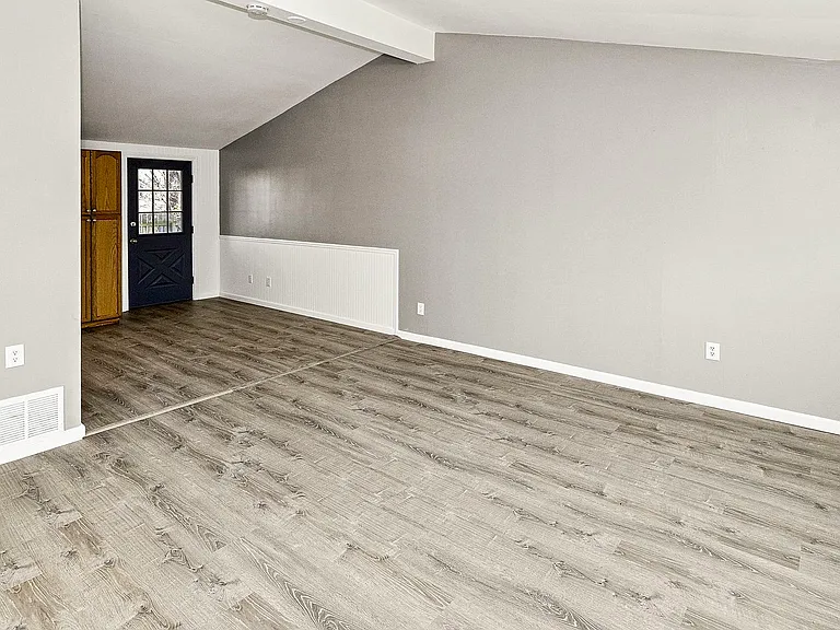 2817 Dawnview Dr — Photo 2